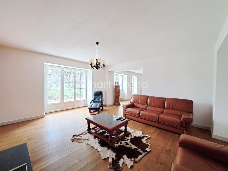 Propriété - 233 m² - 9 pièces