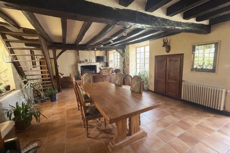 Maison - 285 m² - 10 pièces