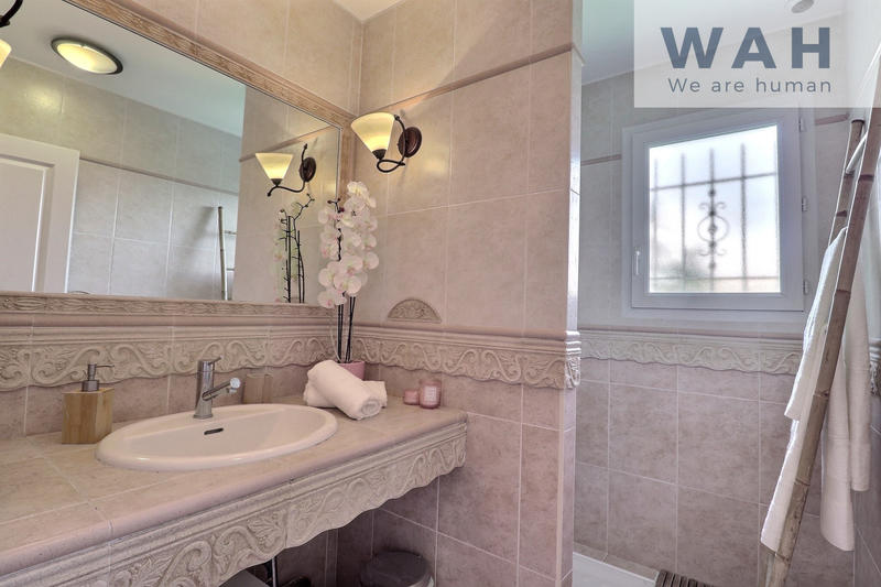 Villa - 226 m² - 7 pièces