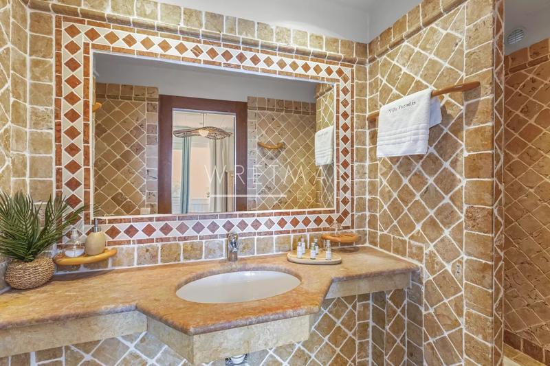 Maison - 515 m² - 12 pièces