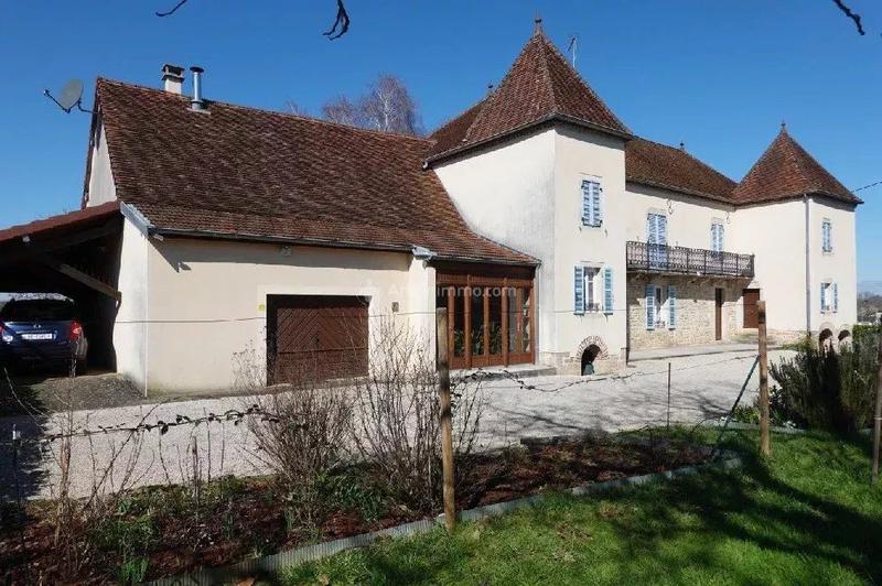 Maison - 252 m² - 10 pièces