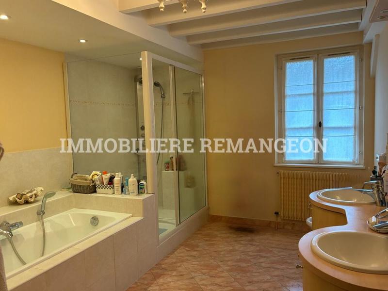 Demeure - 235 m² - 6 pièces