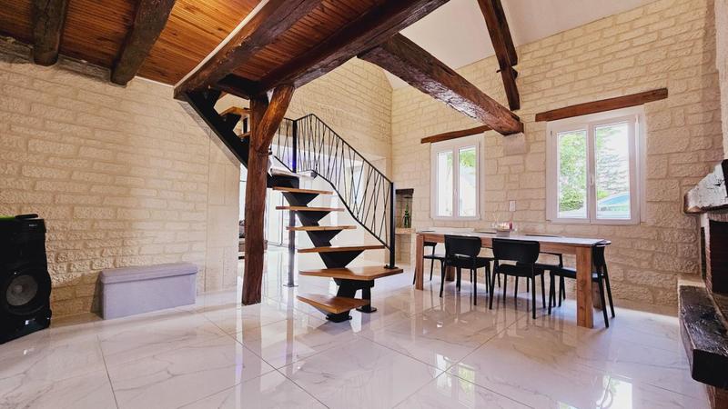 Maison - 180 m² - 5 pièces