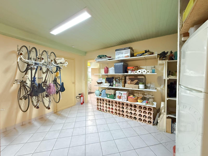 Maison traditionnelle - 282 m² - 8 pièces