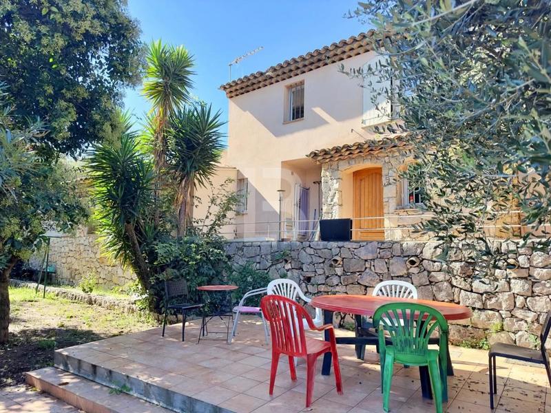 Propriété - 192 m² - 8 pièces