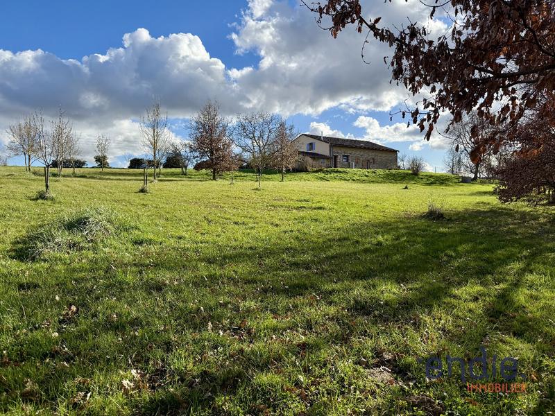 Maison - 225 m² - 7 pièces