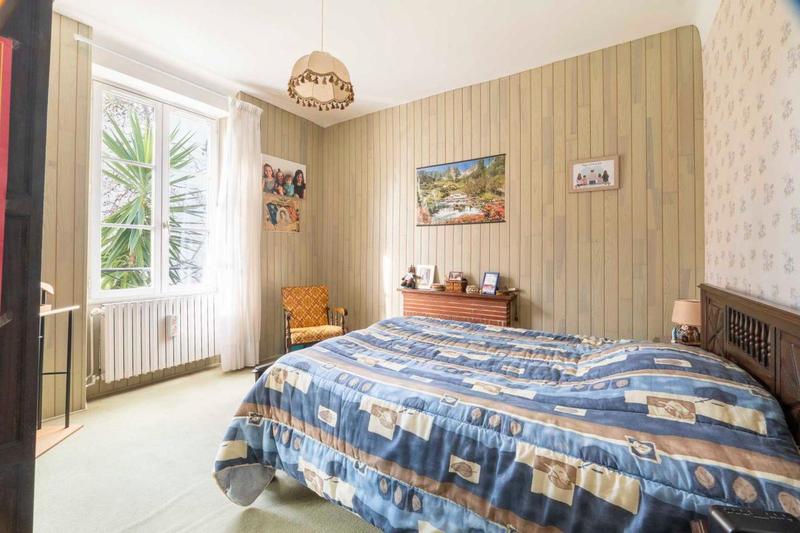 Maison - 396 m² - 9 pièces