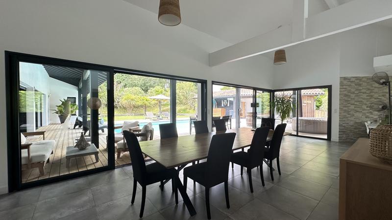 Maison d'architecte - 220 m² - 7 pièces