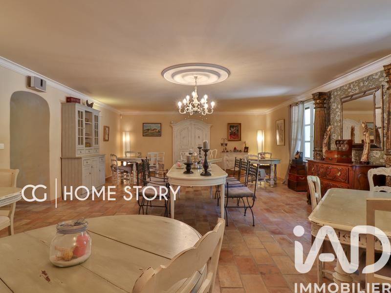 Maison - 788 m² - 18 pièces