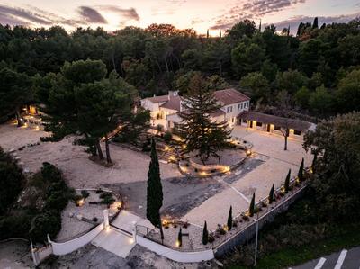 Maison - 408 m² - 5 pièces