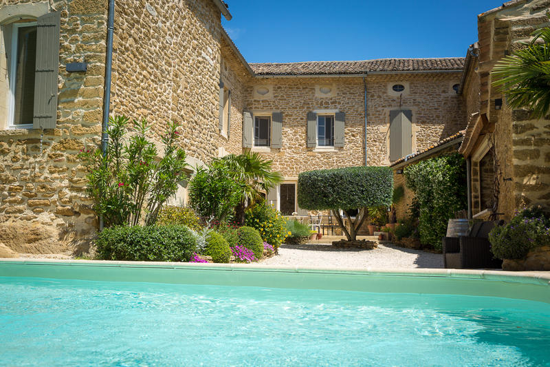 Mas - 425 m² - 14 pièces