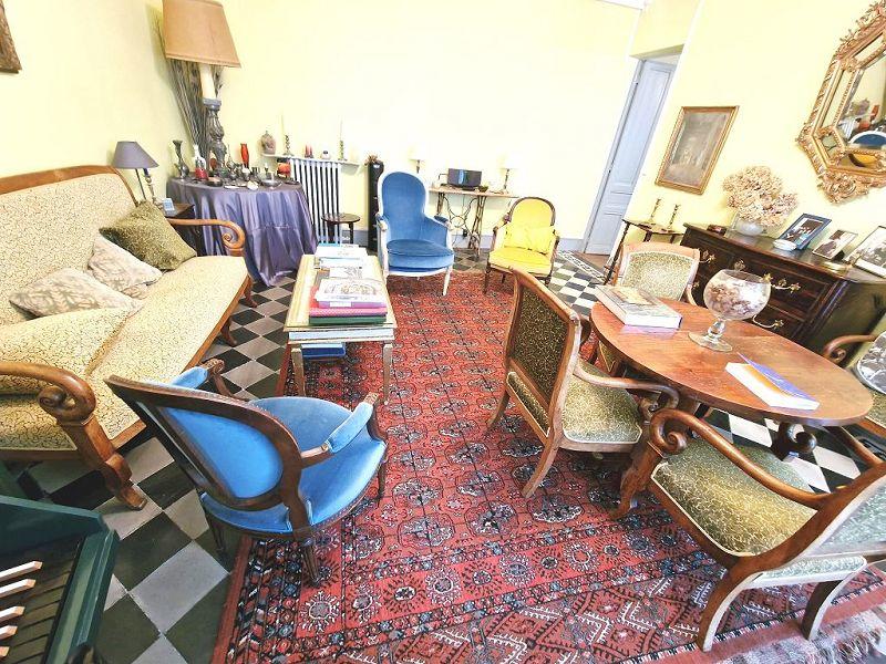 Maison - 238 m² - 7 pièces