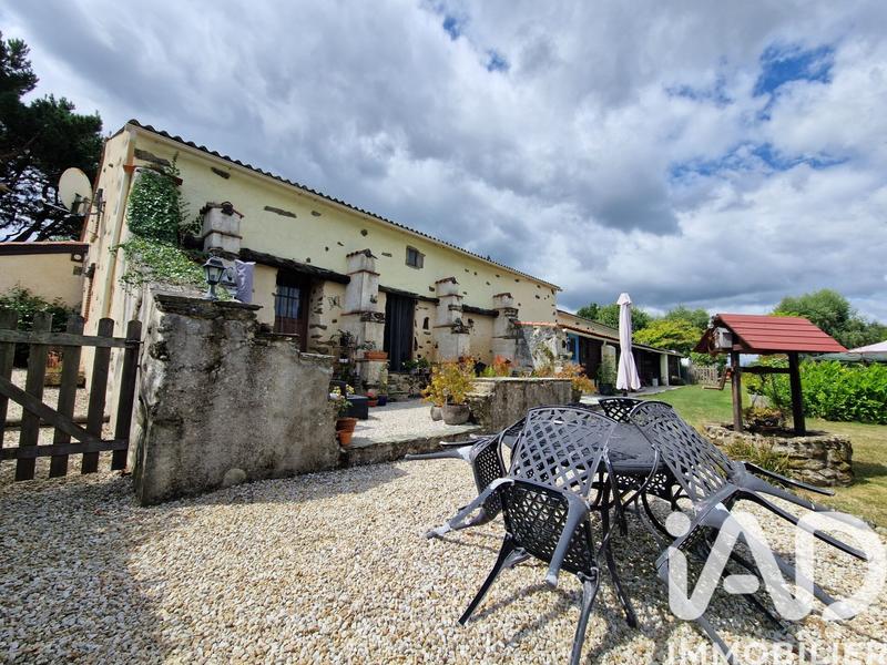 Maison - 366 m² - 10 pièces