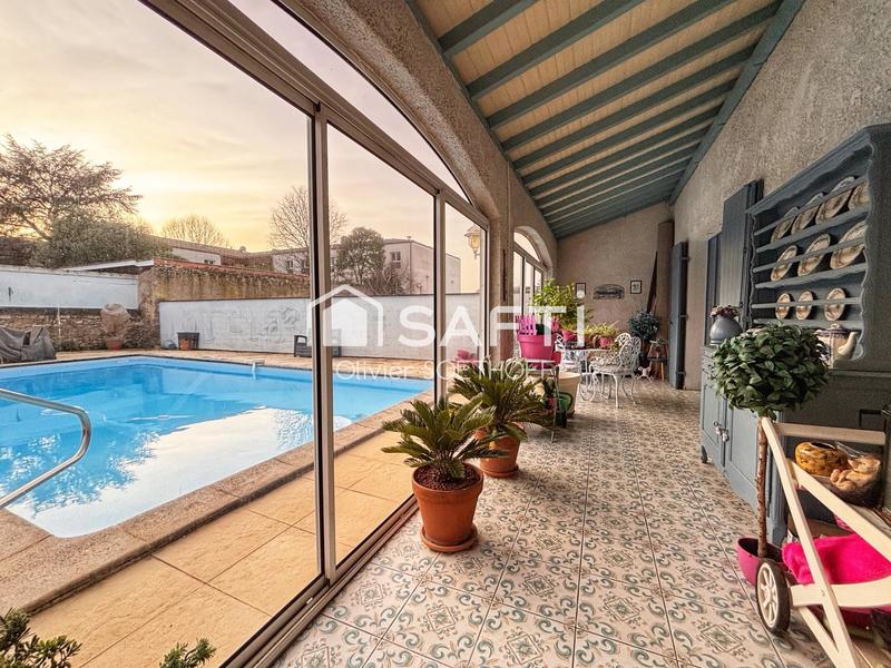 Maison - 210 m² - 6 pièces