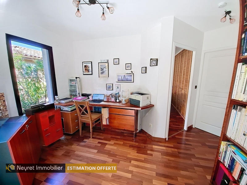 Maison - 308 m² - 10 pièces