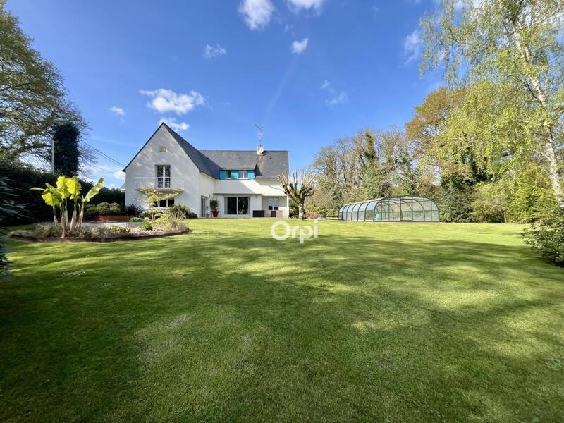 Maison - 285 m² - 9 pièces