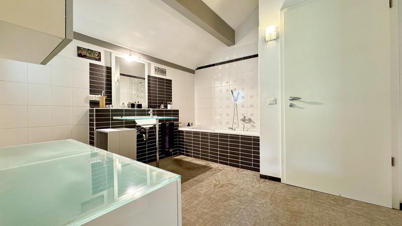 Maison d'architecte - 300 m² - 8 pièces