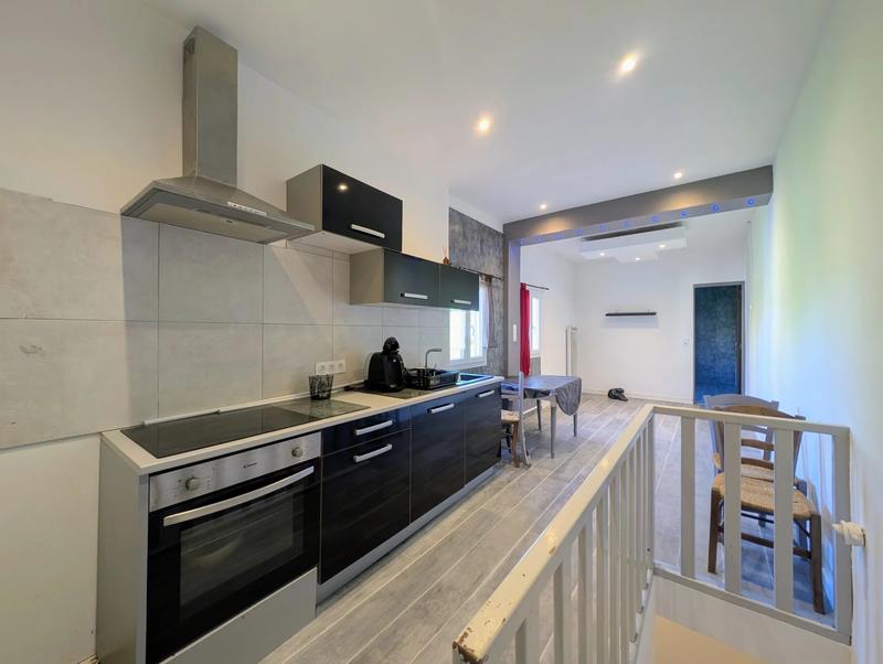 Maison - 260 m² - 9 pièces