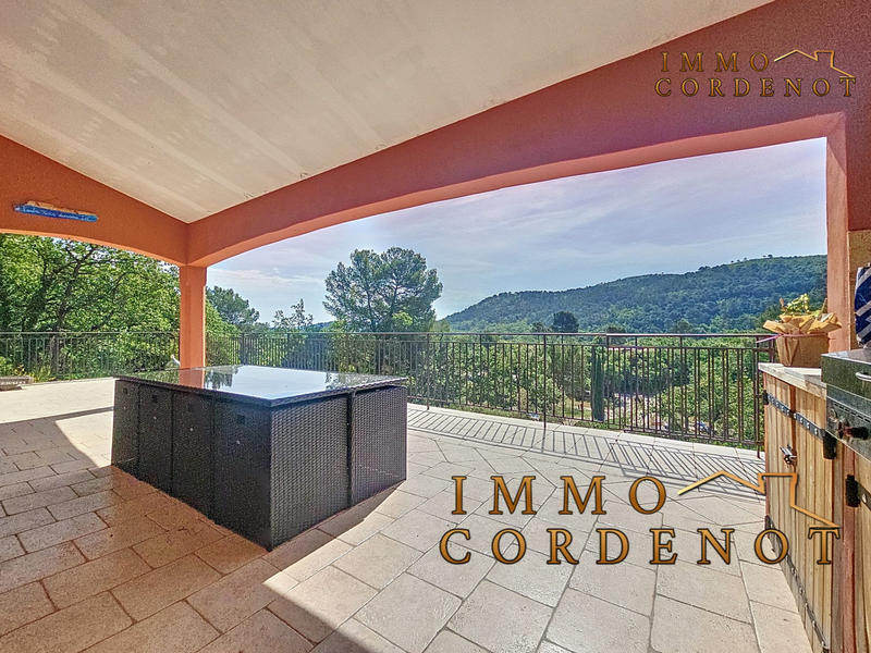 Villa - 200 m² - 6 pièces