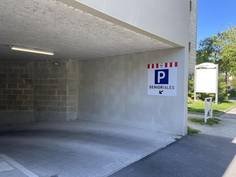 Parking / Garage