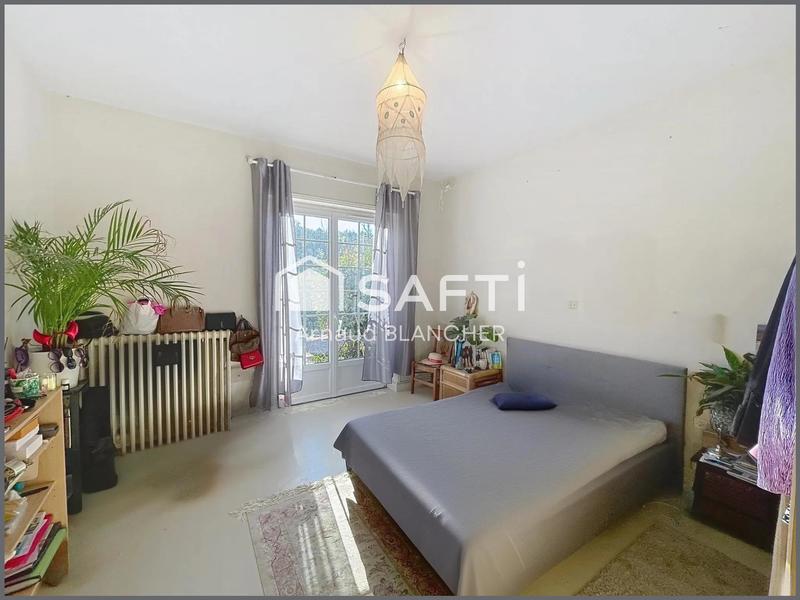 Maison - 230 m² - 8 pièces