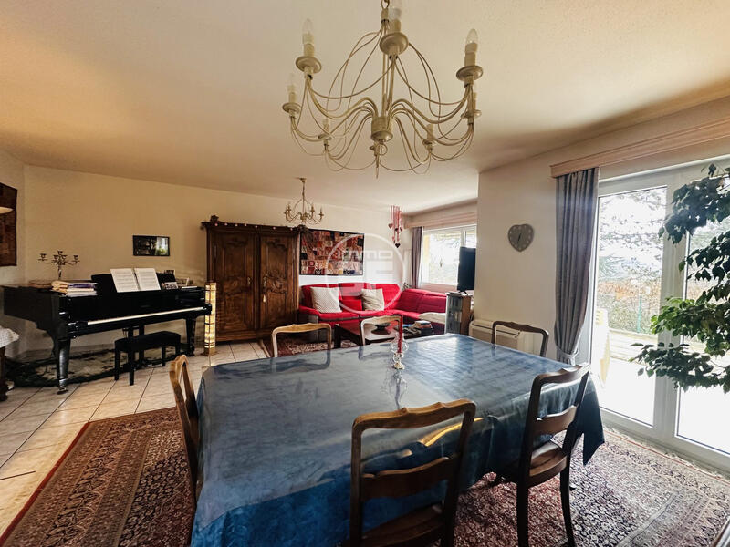 Maison - 101 m² - 5 pièces