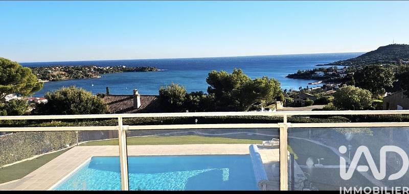 Maison - 250 m² - 7 pièces