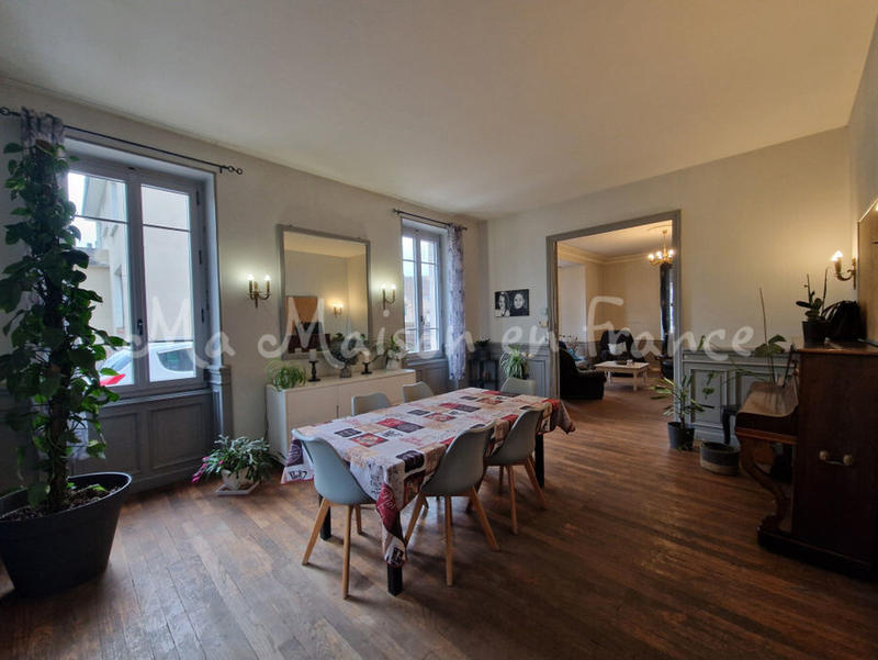 Demeure - 240 m² - 9 pièces