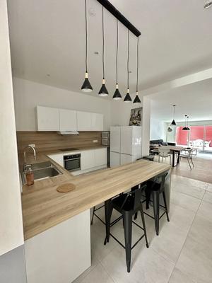 Maison - 205 m² - 9 pièces