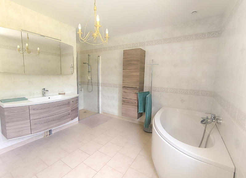 Maison - 212 m² - 7 pièces