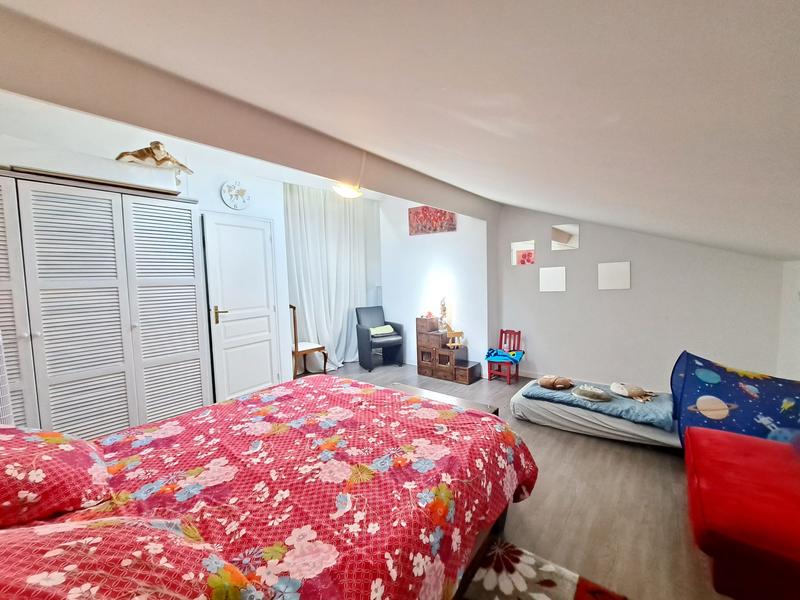 Maison - 273 m² - 10 pièces