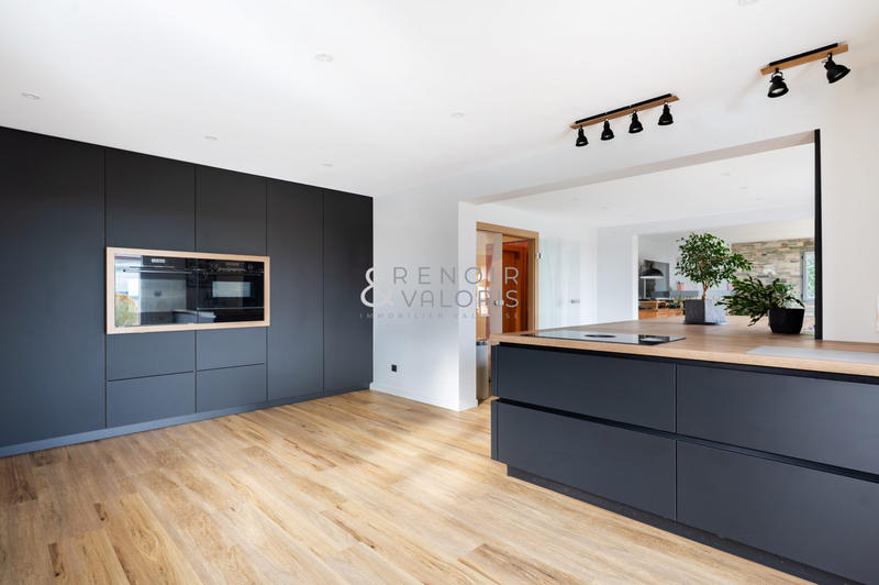 Maison - 320 m² - 7 pièces