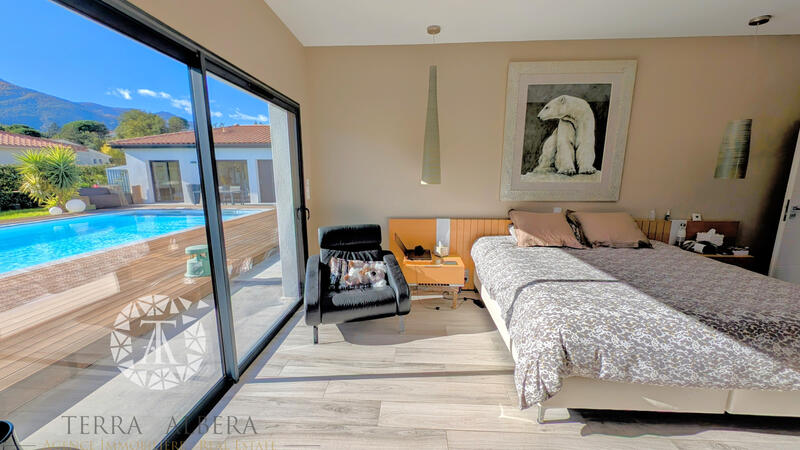 Maison - 260 m² - 7 pièces