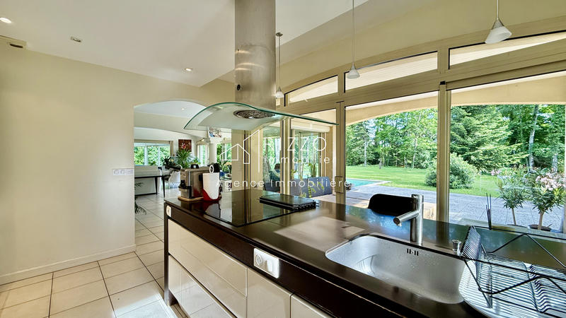 Maison - 302 m² - 8 pièces