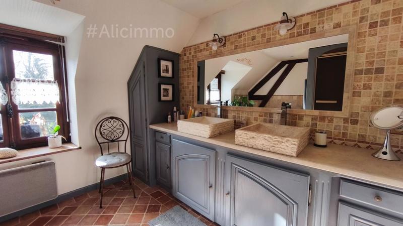 Maison - 220 m² - 7 pièces