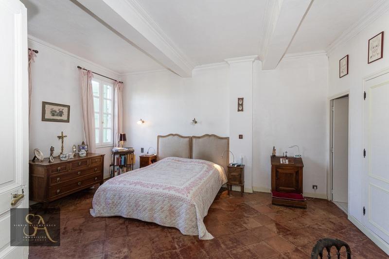 Maison - 460 m² - 13 pièces