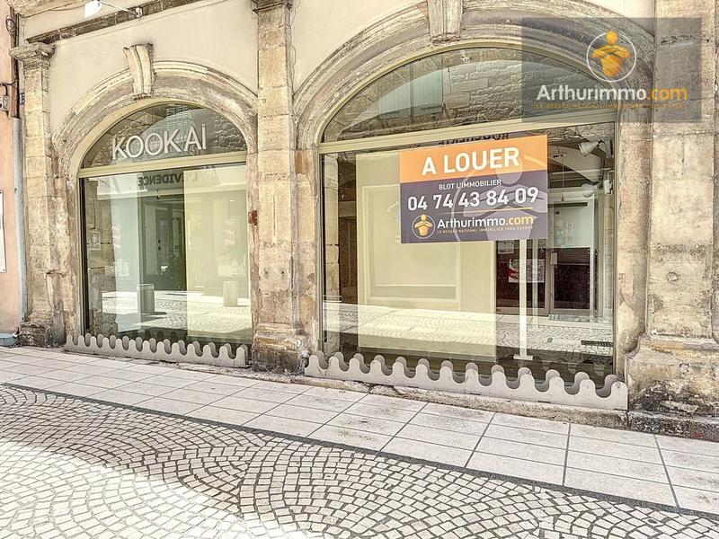 Magasins - 150 m² - 1 pièce