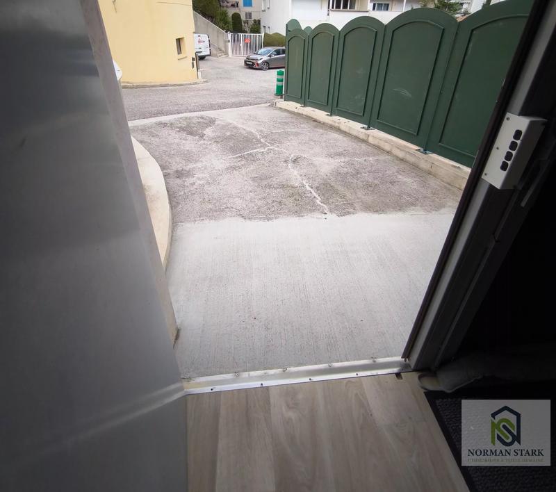 Local commercial - 4 pièces