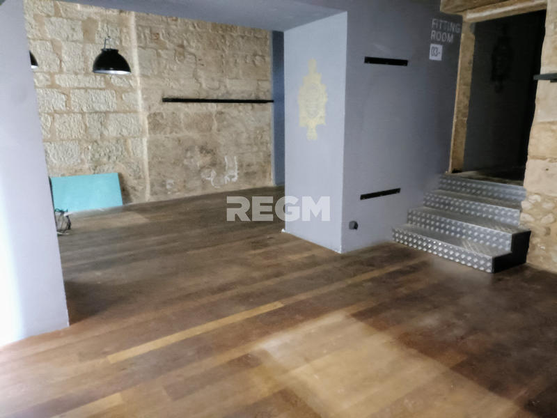 Local commercial - 310 m²