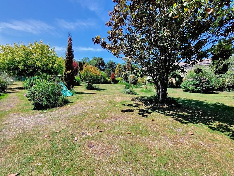 Maison - 326 m² - 10 pièces