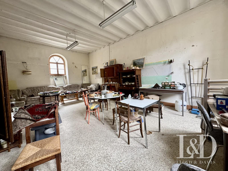 Maison ancienne - 1 490 m² - 40 pièces