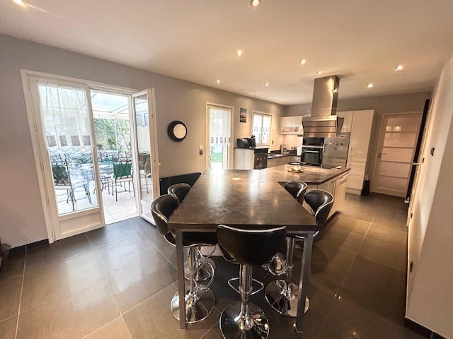 Maison - 146 m² - 6 pièces