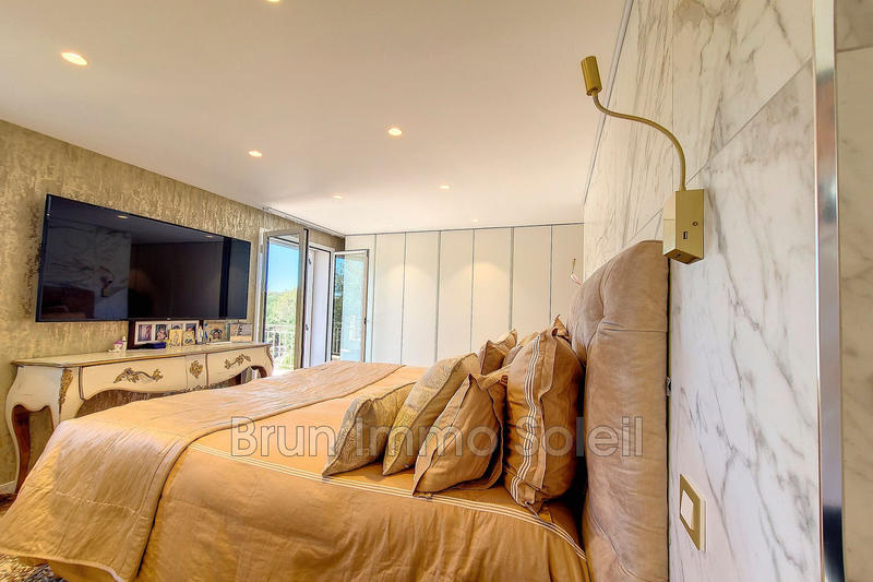 Propriété - 333 m² - 9 pièces