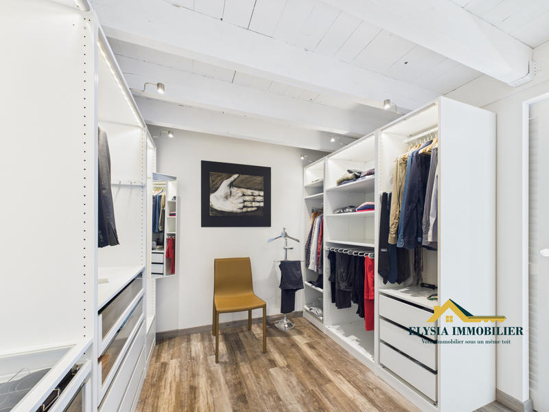 Maison - 229 m² - 8 pièces