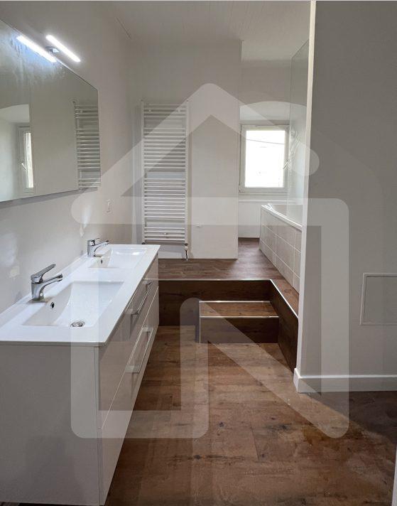 Appartement - 193 m² - 10 pièces