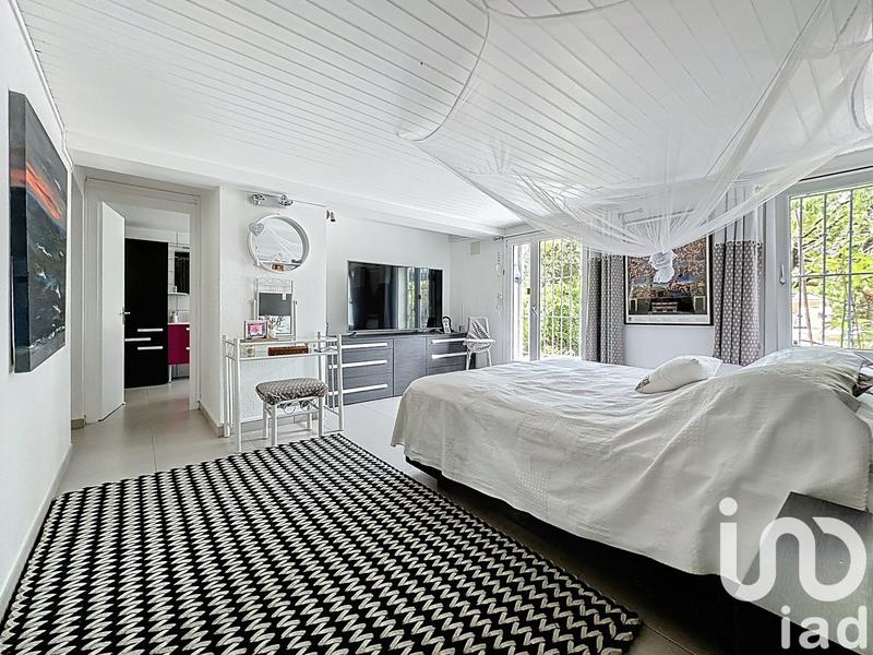 Maison - 200 m² - 9 pièces