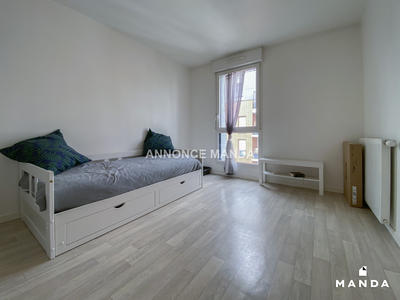 Chambre - 12 m² - 4 pièces