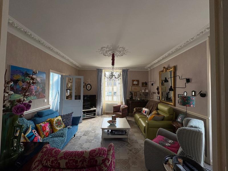 Maison - 263 m² - 10 pièces