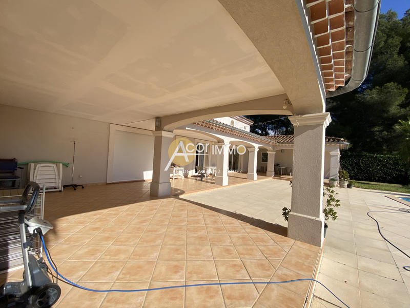 Maison - 230 m² - 8 pièces