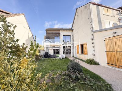Maison - 225 m² - 8 pièces